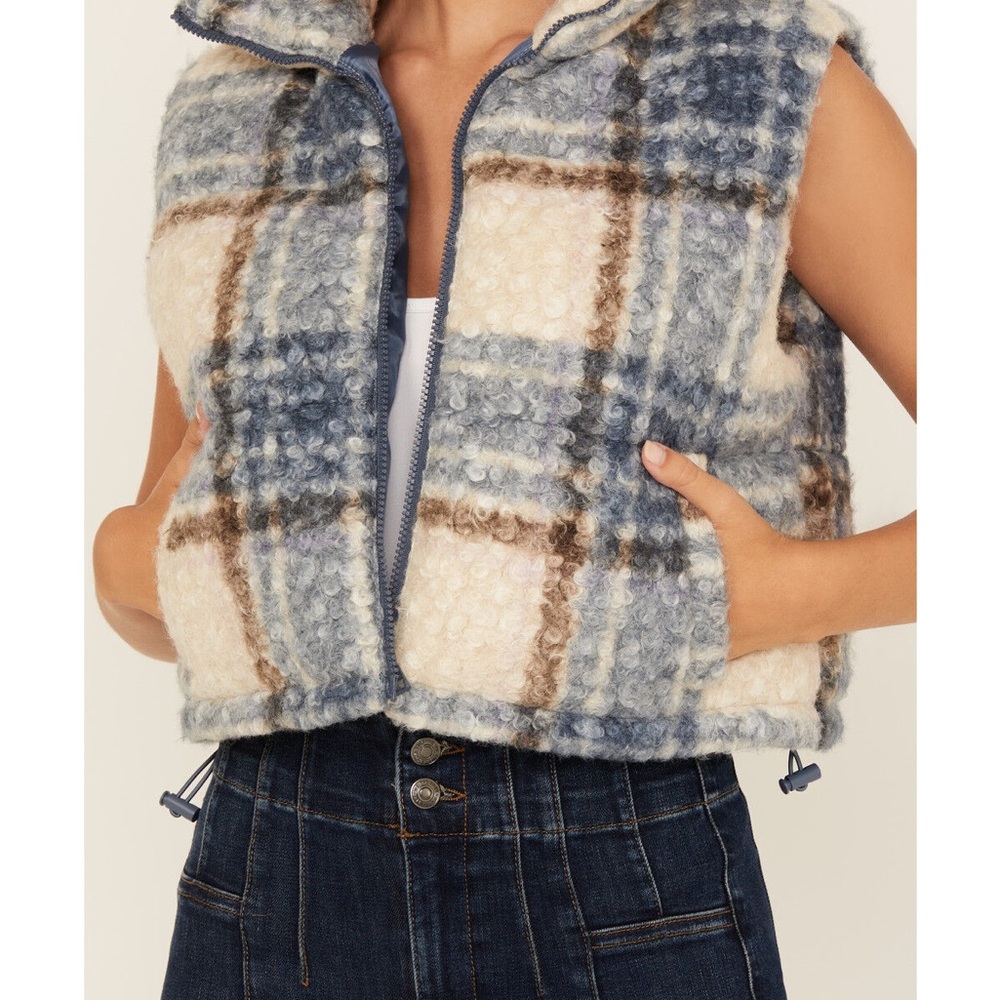 STOOCH WOMEN'S PLAID PRINT ZIP-UP CROPPED PUFFER VEST